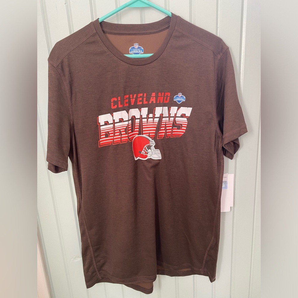 Cleveland Browns Brown T-Shirt men’s size medium new with tags
(A27)